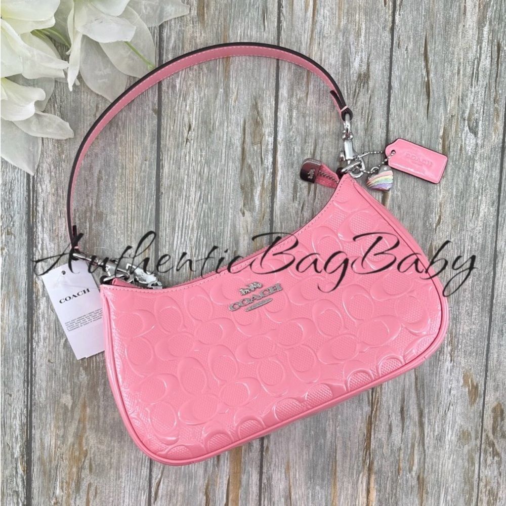 Coach Teri Shoulder Bag In Signature Leather With Heart Charm Purse
